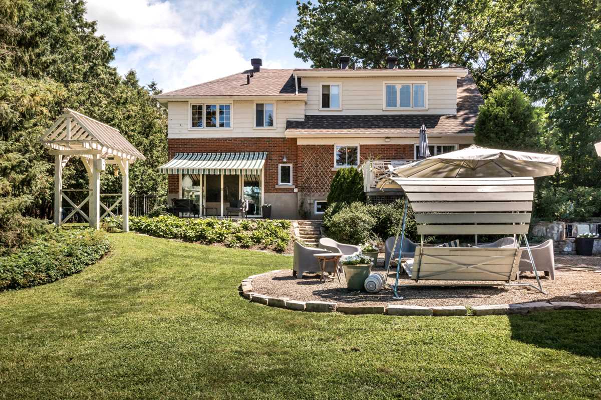 Lawn Care Simplified: Tools That Save Time and Space in Smaller Yards