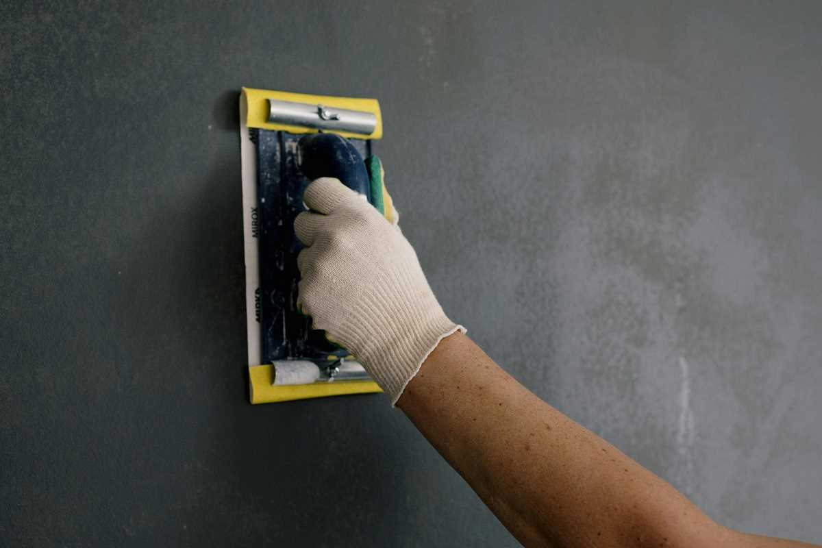 How to Paint Interior Walls Like a Pro with Minimal Mess